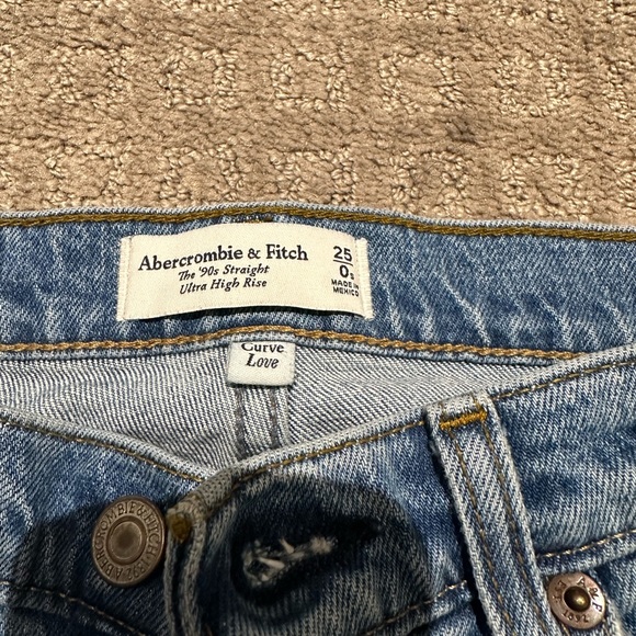 Abercrombie Curve Love 90s Straight Jean - Picture 2 of 2